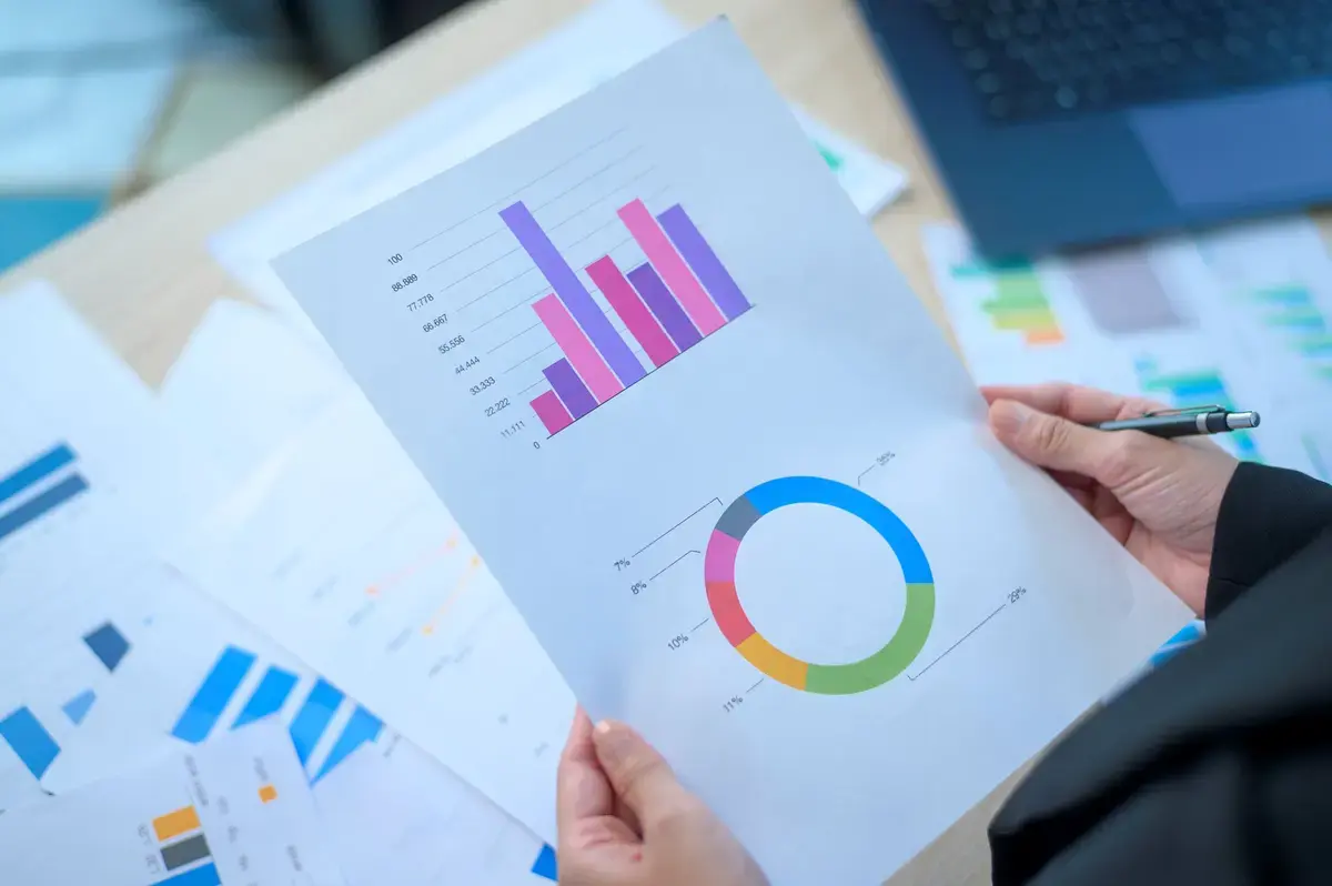 Plățile digitale în UK au ajuns la nivel record în 2025