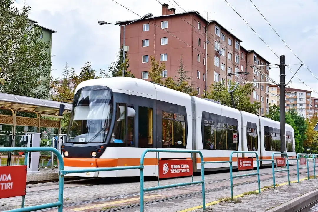 România în 2026: Tramvaie vechi, prețuri în creștere și o bursă surprinzătoare