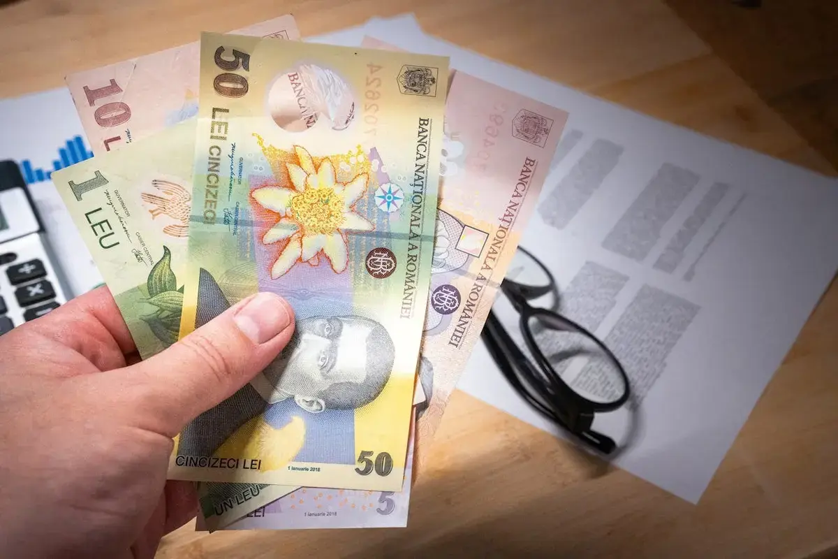 Salarii noi pentru bugetari: Reduceri de cheltuieli din 2028, legea intră în vigoare în 2026