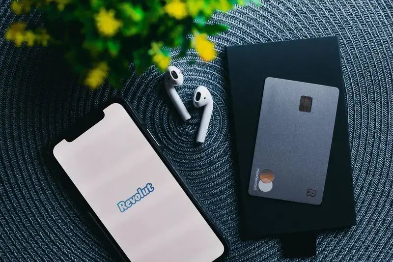 Revolut va putea opera ca bancă reglementată în România după obținerea licenței de funcționare